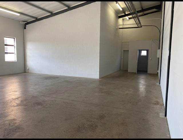 113M² MINI FACTORY TO LET IN OTTERY