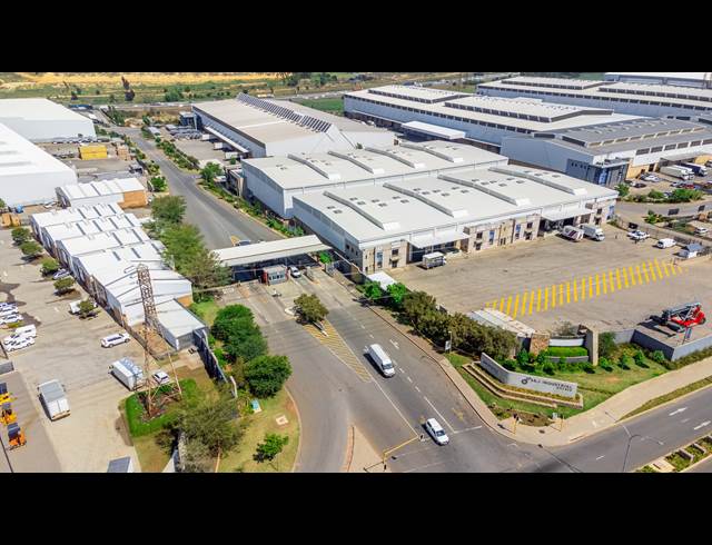 4,890M² WAREHOUSE TO LET IN GOSFORTH PARK