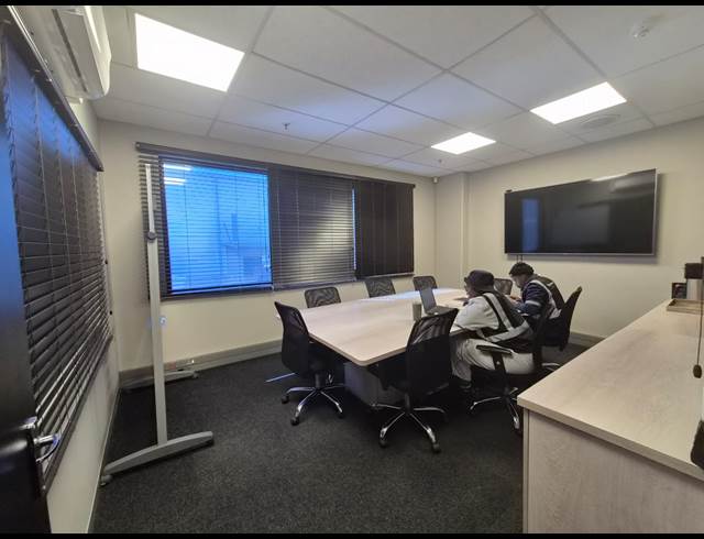 2,015M² WAREHOUSE TO LET IN POMONA