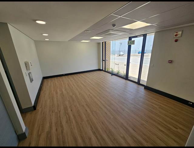 565M² WAREHOUSE TO LET IN STIKLAND INDUSTRIAL