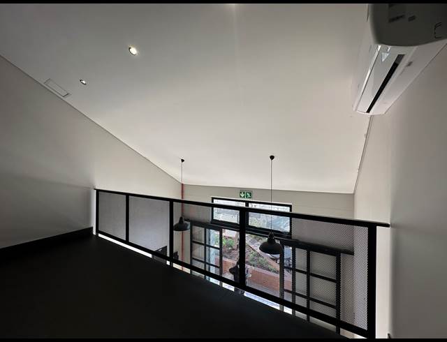 94M² OFFICE TO LET IN ROOIHUISKRAAL NORTH