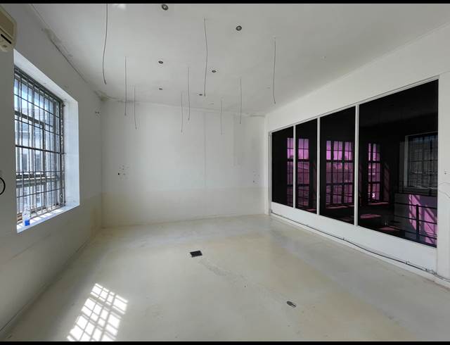 500M² FULL FLOOR TO LET IN GARDENS