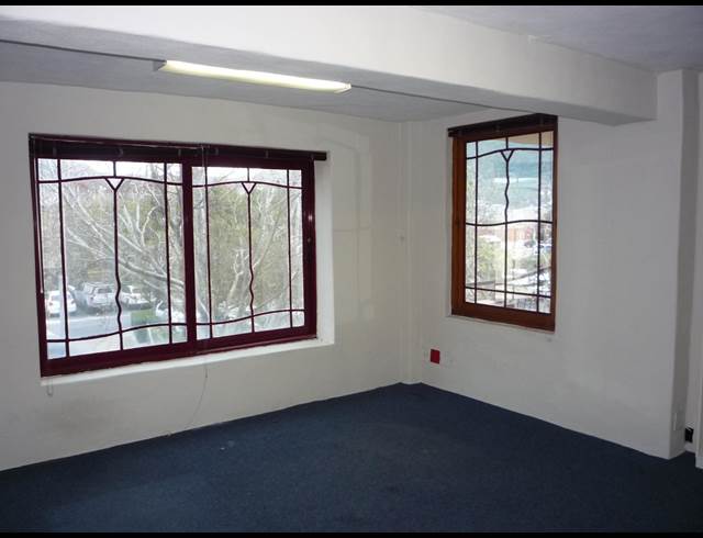 70M² OFFICE TO LET IN HOUT BAY CENTRAL