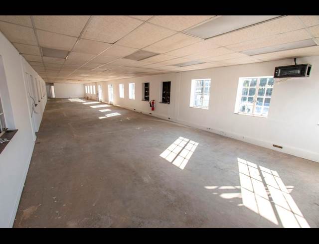 1,049M² INDUSTRIAL YARD TO LET IN HALFWAY HOUSE