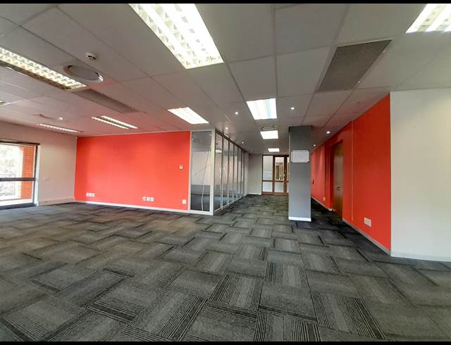 690M² OFFICE TO LET IN DIE HOEWES