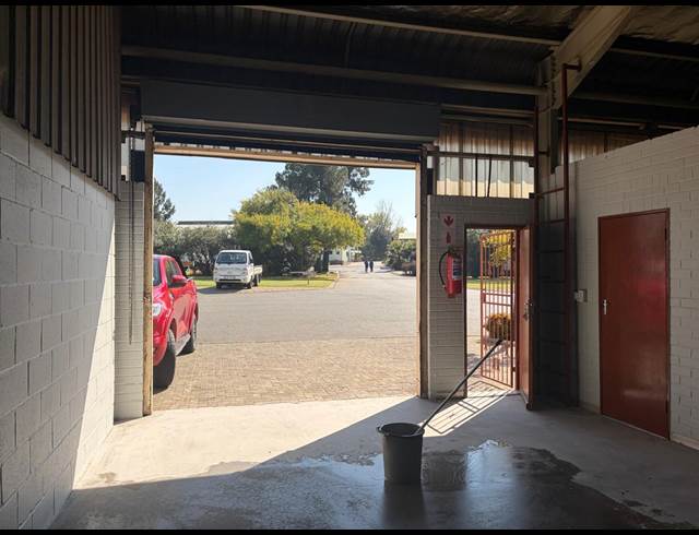 200M² WAREHOUSE TO LET IN ALBERTON NORTH
