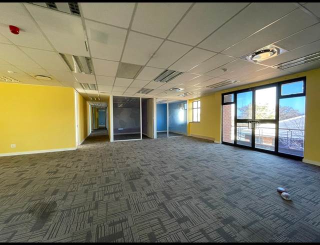 1,850M² OFFICE TO LET IN BRYANSTON