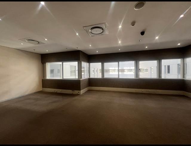 1,073M² OFFICE TO LET IN ROSEBANK