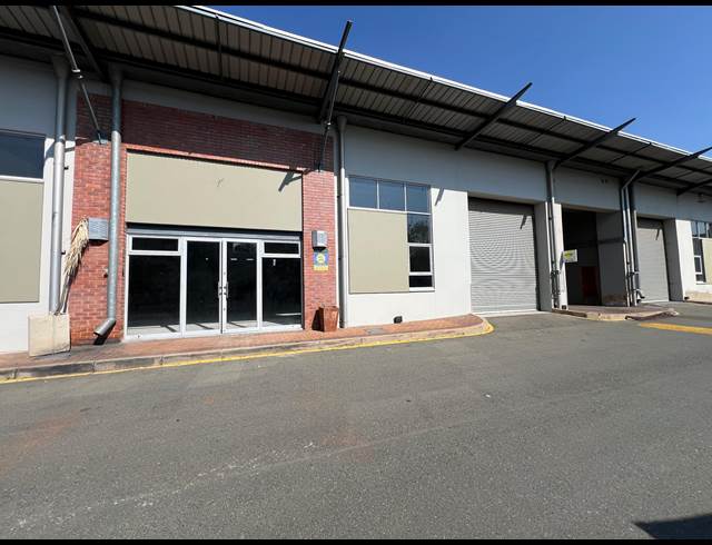 679M² WAREHOUSE TO LET IN LASER PARK