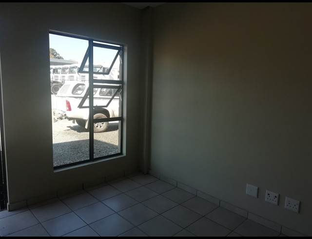 1,562M² WAREHOUSE TO LET IN POMONA