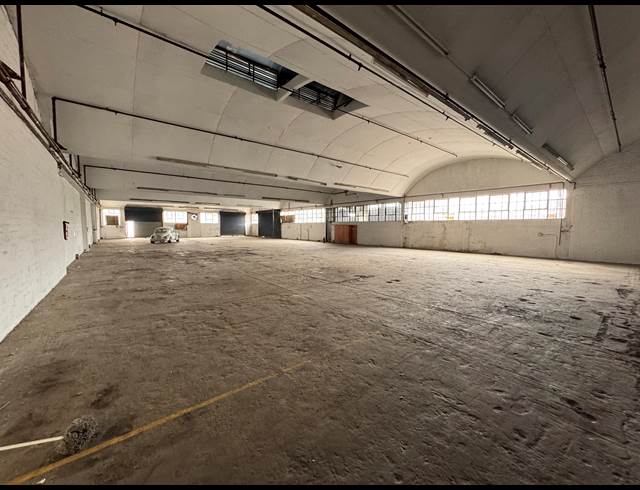 1,400M² WAREHOUSE TO LET IN INDUSTRIA WEST