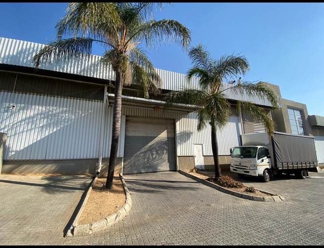 1,261M² WAREHOUSE TO LET IN HALFWAY HOUSE