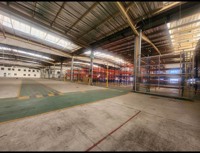 11,924M² WAREHOUSE TO LET IN HALFWAY GARDENS