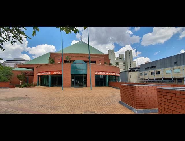 5,800M² BUILDING TO LET IN NEWTOWN