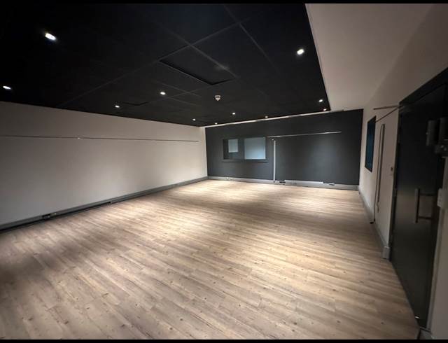 1,000M² OFFICE TO LET IN WOODSTOCK