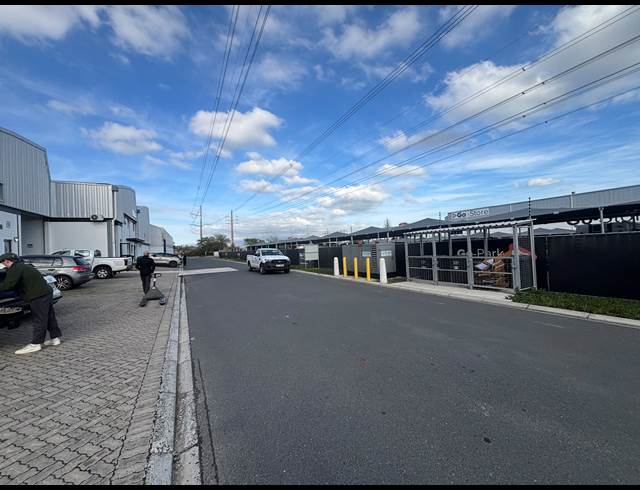 326M² WAREHOUSE TO LET IN FIRGROVE