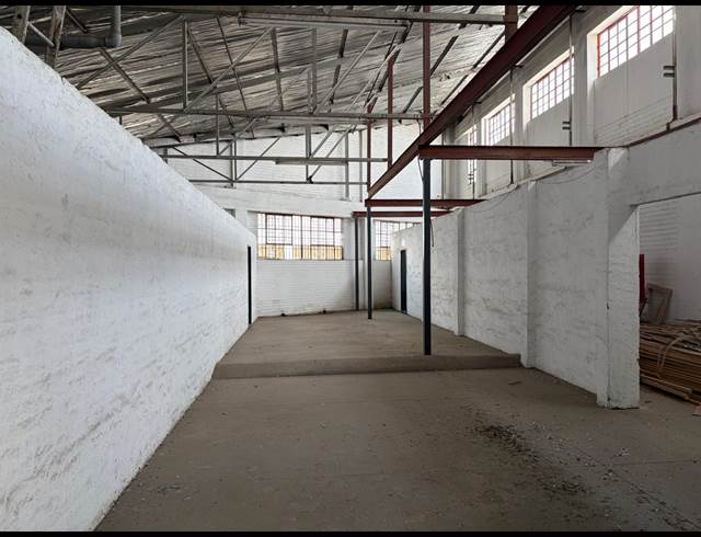 1,125M² WAREHOUSE TO LET IN STEELEDALE