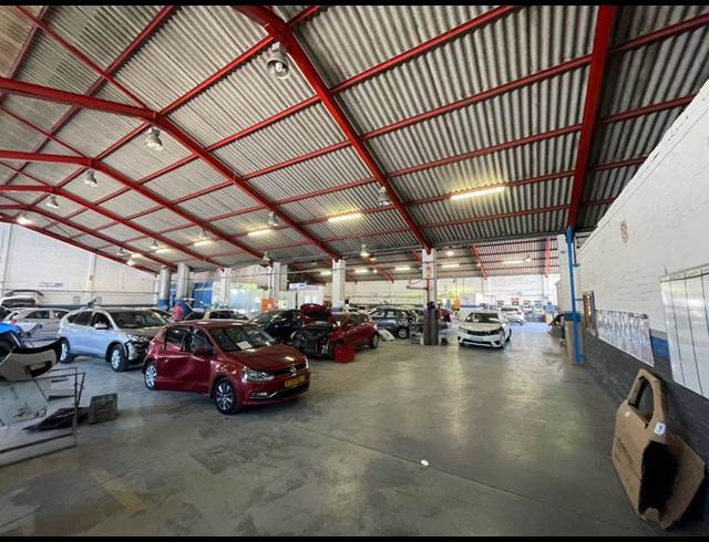 1,600M² WAREHOUSE TO LET IN STIKLAND INDUSTRIAL