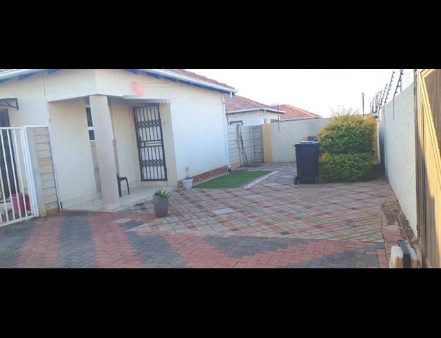 3 BEDROOM PROPERTY TO RENT IN THE ORCHARDS