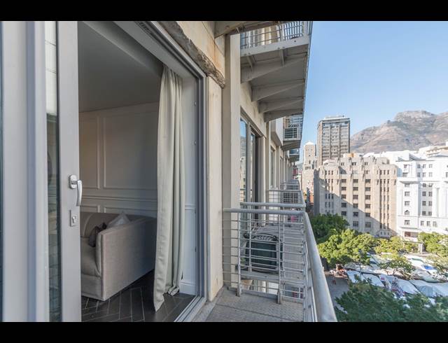 1 BEDROOM APARTMENT BLOCK RENTED IN CAPE TOWN CITY CENTRE
