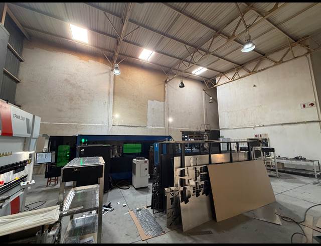 1,894M² WAREHOUSE TO LET IN KYALAMI