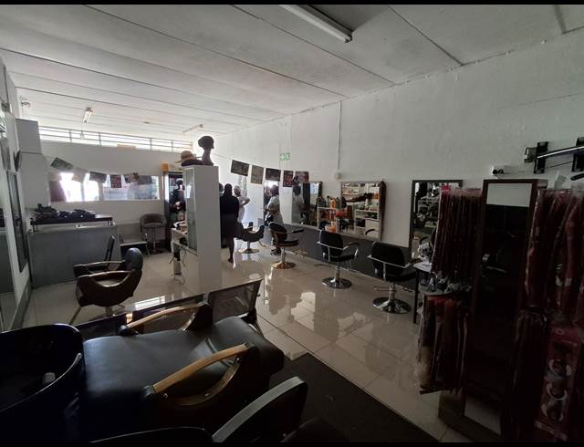82M² OFFICE RENTED IN AMALINDA