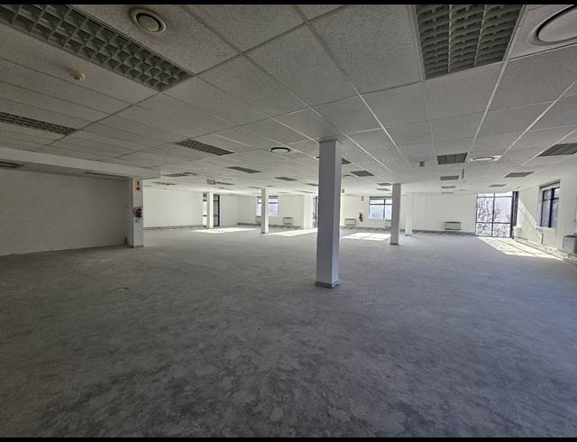 400M² OFFICE TO LET IN PLATTEKLOOF