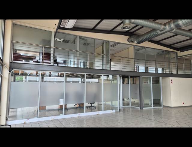 388M² RETAIL TO LET IN RIVERSIDE PARK
