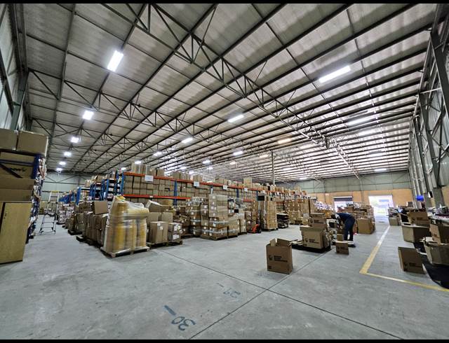 3,137M² WAREHOUSE TO LET IN HALFWAY HOUSE