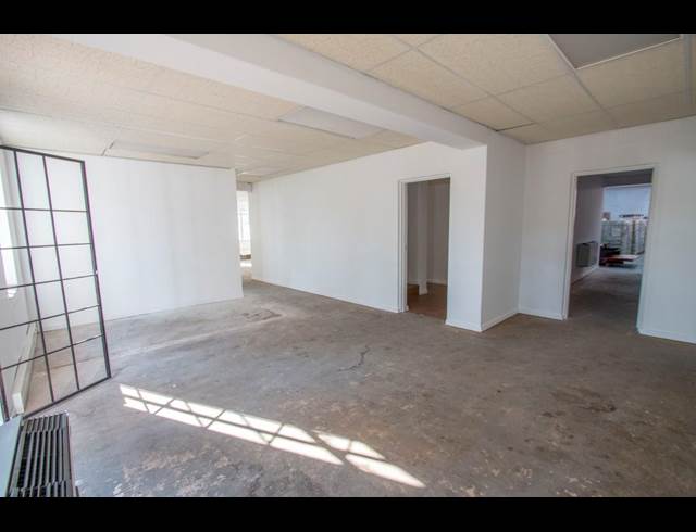 1,049M² INDUSTRIAL YARD TO LET IN HALFWAY HOUSE