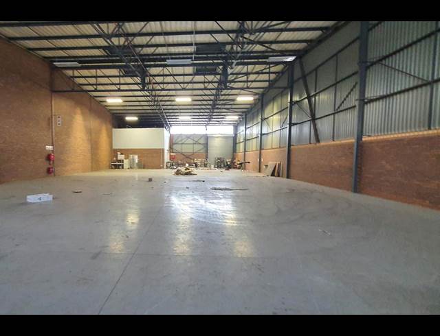 964M² WAREHOUSE TO LET IN POMONA