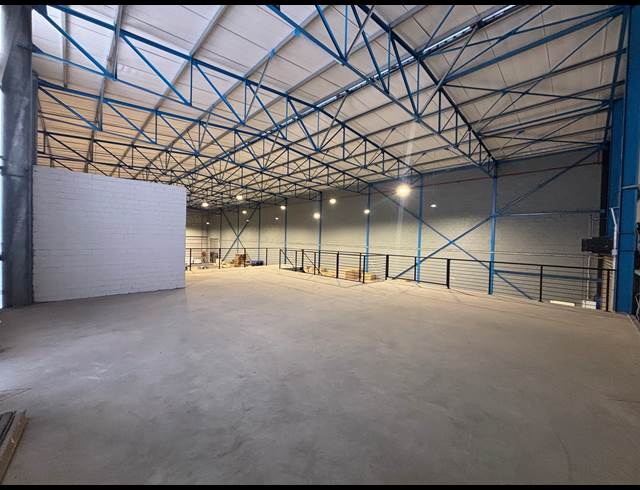 1,036M² WAREHOUSE TO LET IN FIRGROVE