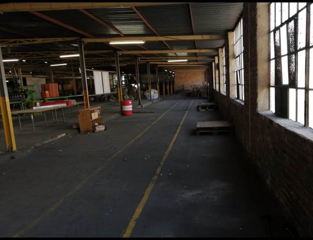 4,500M² WAREHOUSE TO LET IN VULCANIA