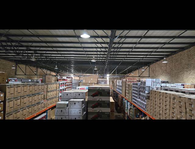 1,535M² WAREHOUSE TO LET IN LANSERIA