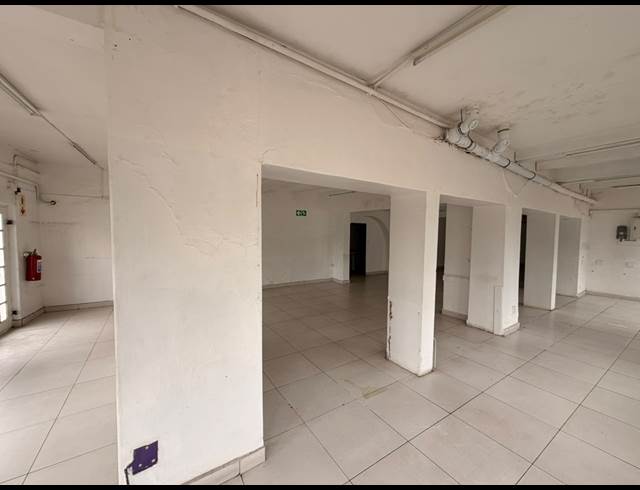 158M² RETAIL TO LET IN MALMESBURY RURAL