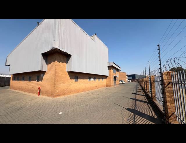 240M² WAREHOUSE TO LET IN DRIEHOEK