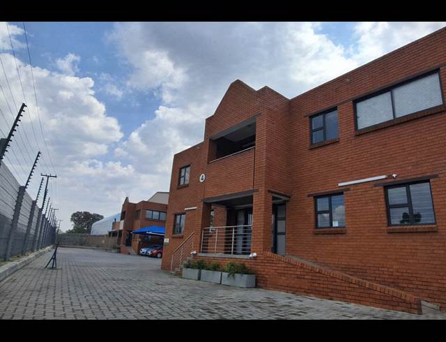920M² WAREHOUSE TO LET IN HELDERWYK