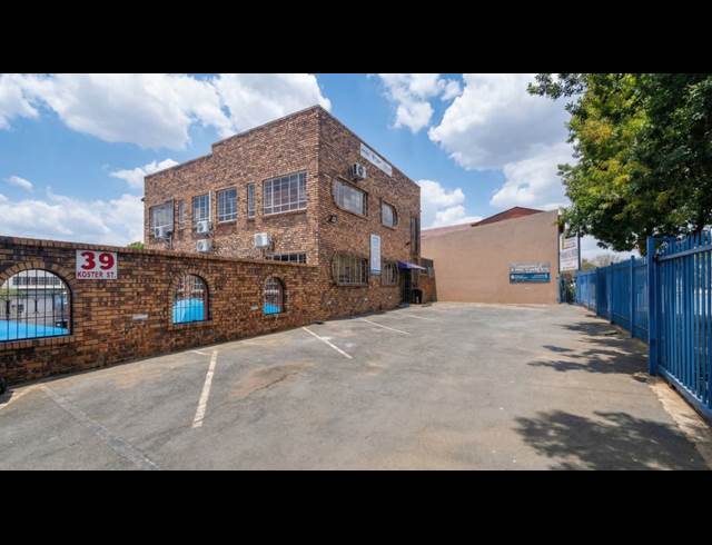 106M² BUILDING TO LET IN BOOYSENS