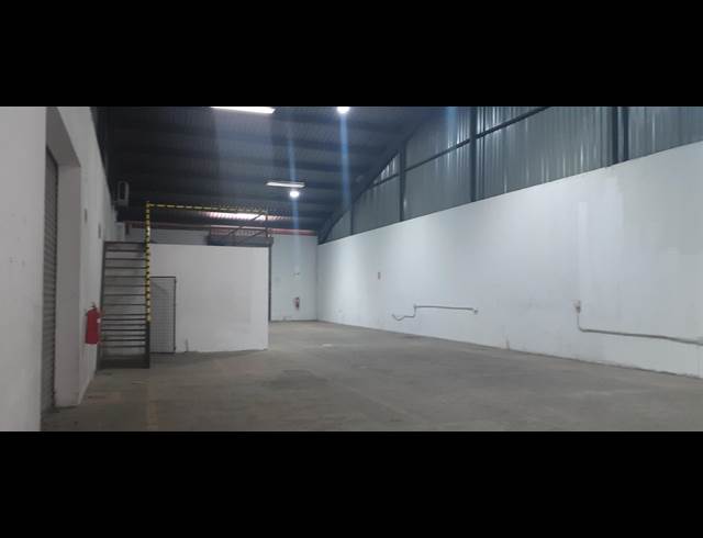1,000M² WAREHOUSE TO LET IN WALTLOO