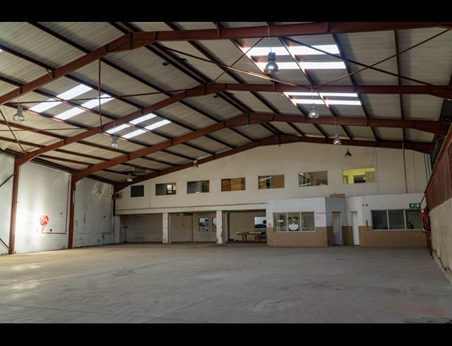 600M² WAREHOUSE TO LET IN CITY WEST