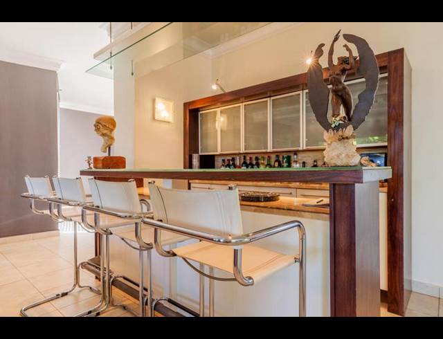 6 BEDROOM PROPERTY TO RENT IN WATERKLOOF RIDGE