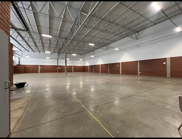 1,220M² WAREHOUSE TO LET IN IRENE