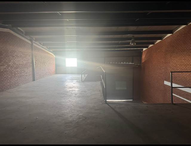 287M² WAREHOUSE TO LET IN CROWN