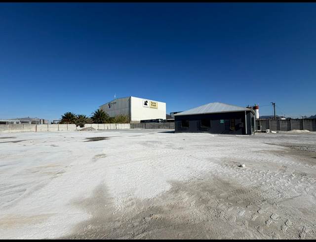 3,164M² INDUSTRIAL YARD TO LET IN WETTON