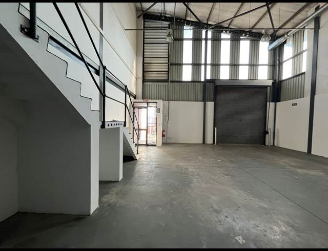196M² WAREHOUSE TO LET IN MEADOWDALE