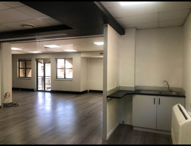 188M² OFFICE TO LET IN HYDE PARK