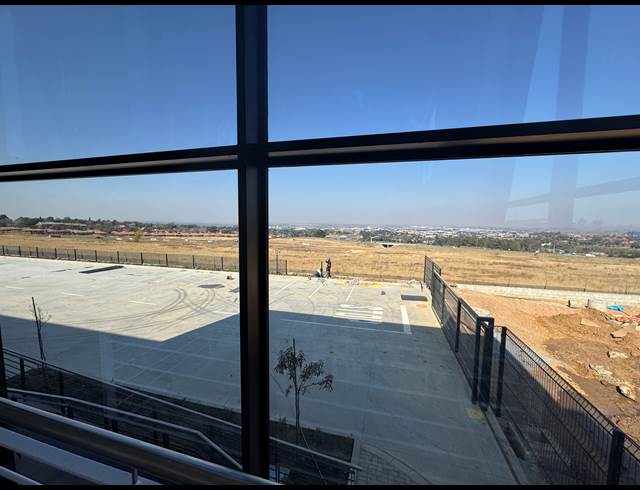1,910M² WAREHOUSE TO LET IN AIRPORT PARK