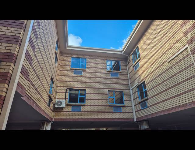 1,125M² OFFICE TO LET IN SONHEUWEL
