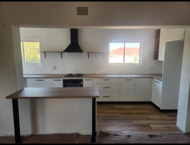 2 bed property to rent in LANGERUG