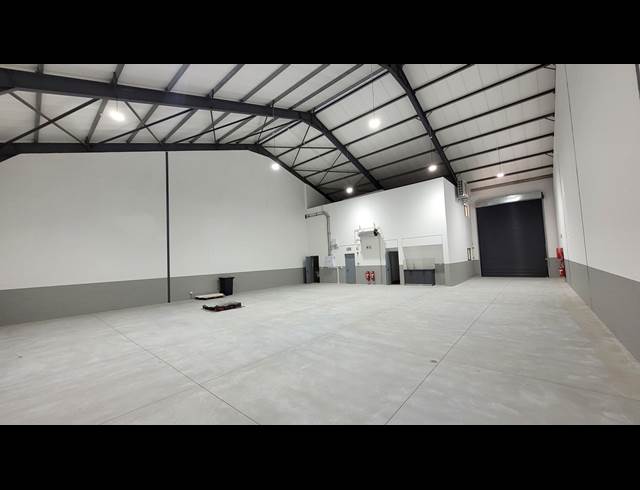 409M² WAREHOUSE TO LET IN STIKLAND INDUSTRIAL